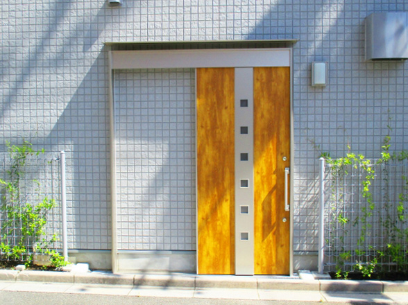 新築の玄関ドア